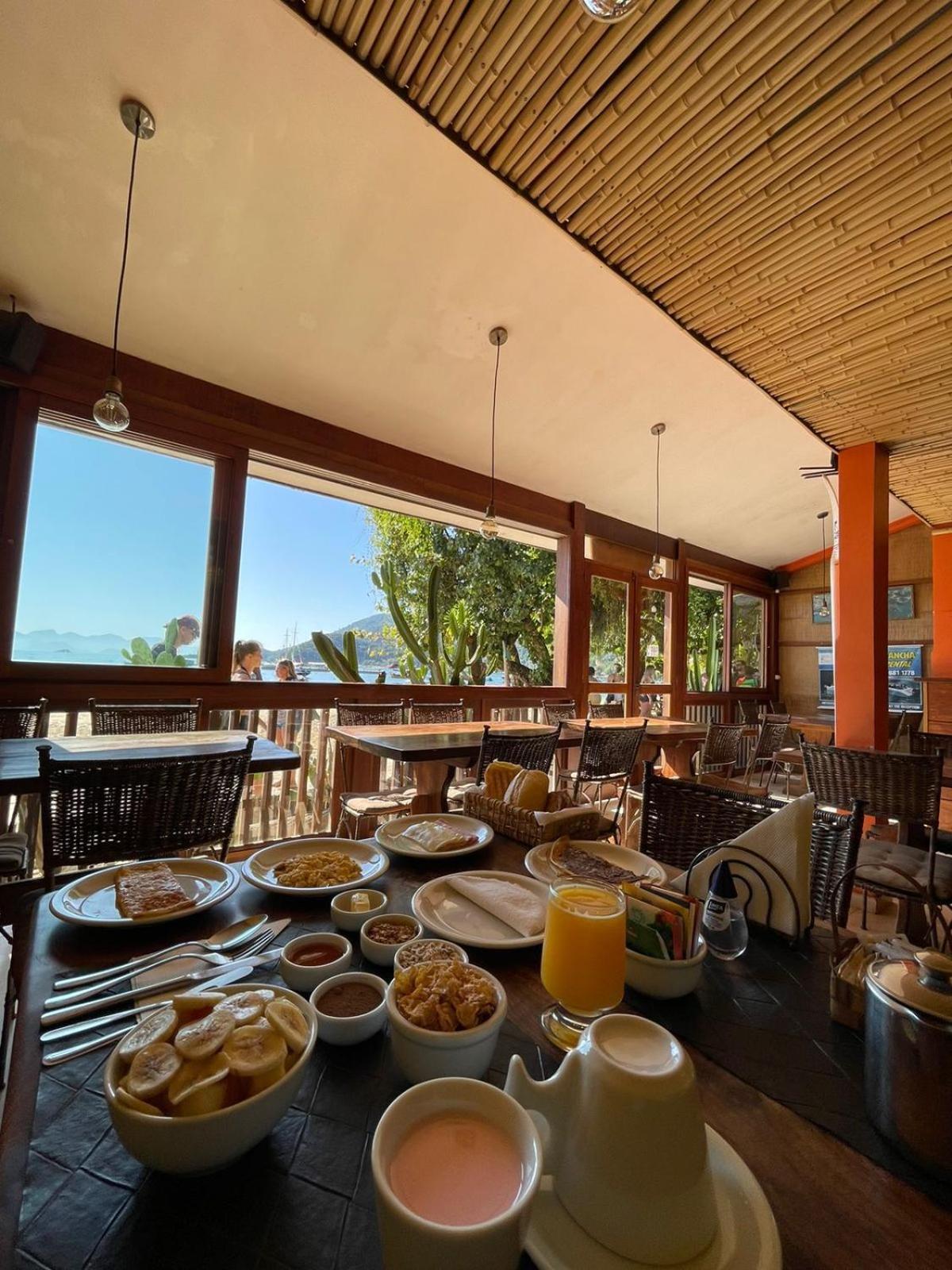 Pousada E Restaurante O Pescador Abraão Eksteriør bilde